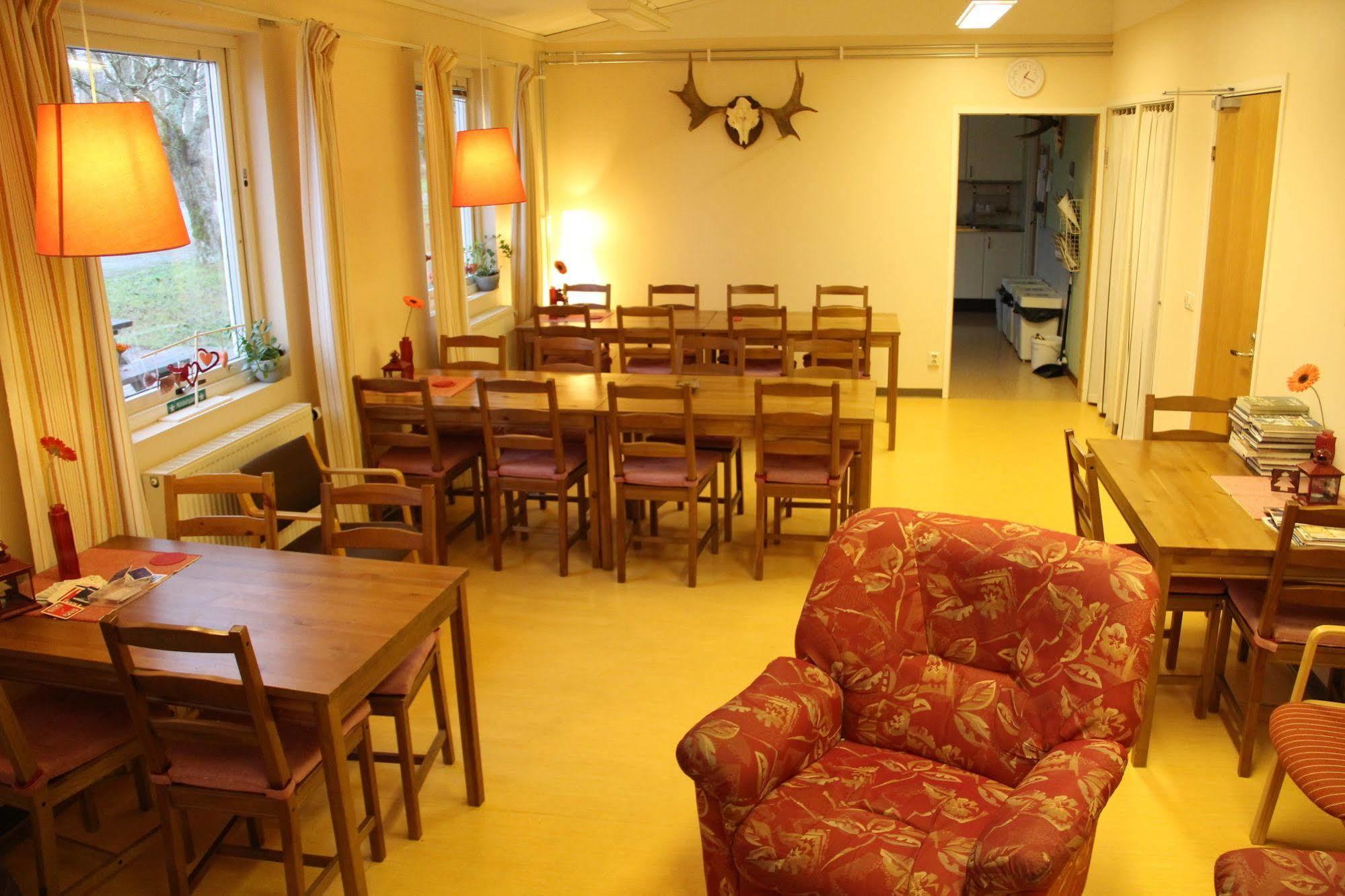 Haellefors Vandrarhem-Hostel & Kanotcenter Екстериор снимка