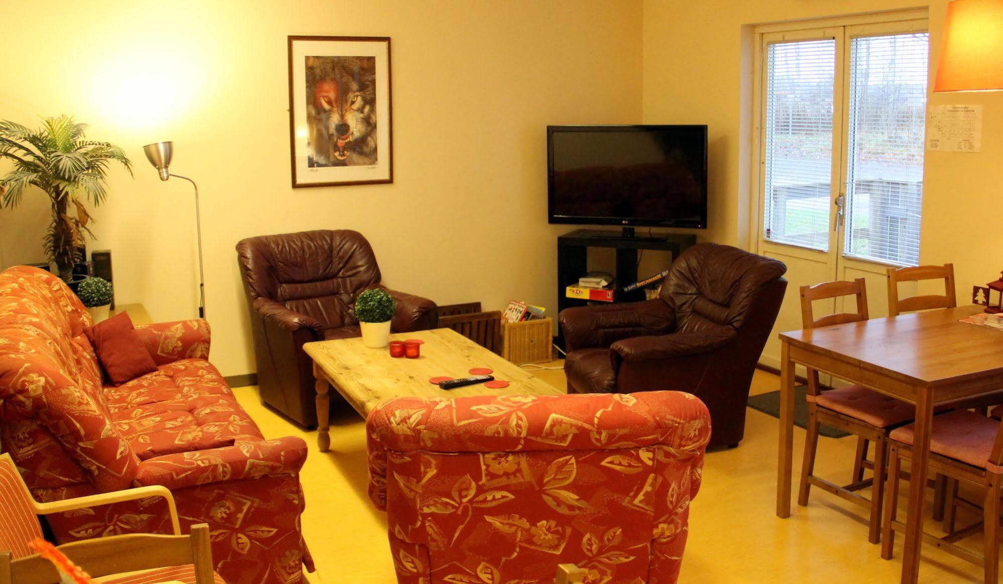 Haellefors Vandrarhem-Hostel & Kanotcenter Екстериор снимка